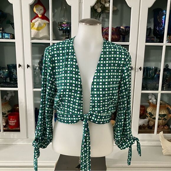 Tie-Front Green White Blue Crop Top  Sz Small  Lulus - Picture 2 of 9